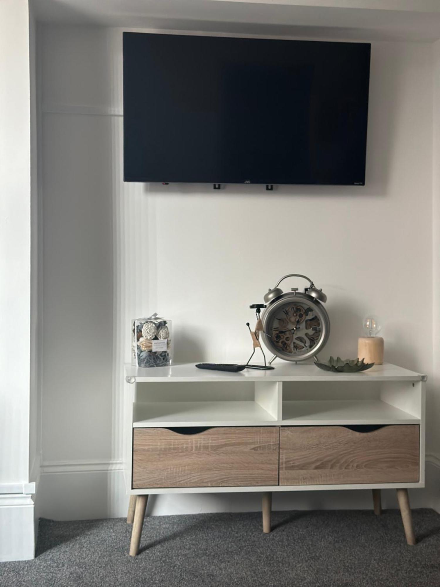 Apartment New 3 Brentford